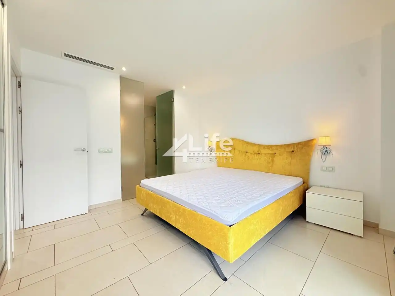 Habitación de Apartamento de alquiler en Arona con Aire acondicionado, Terraza y Piscina