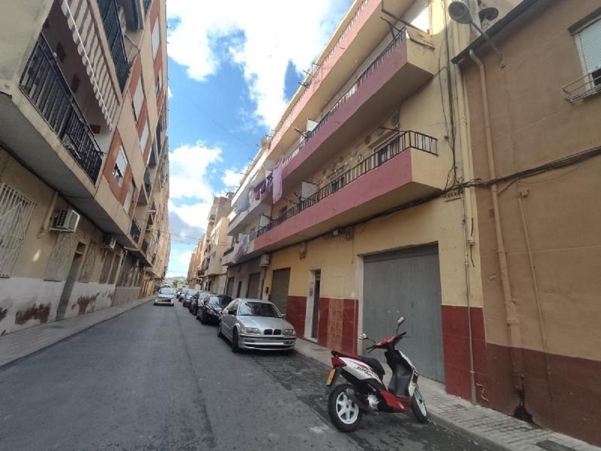 Vista exterior de Apartamento en venta en Villena con Parquet y Balcón
