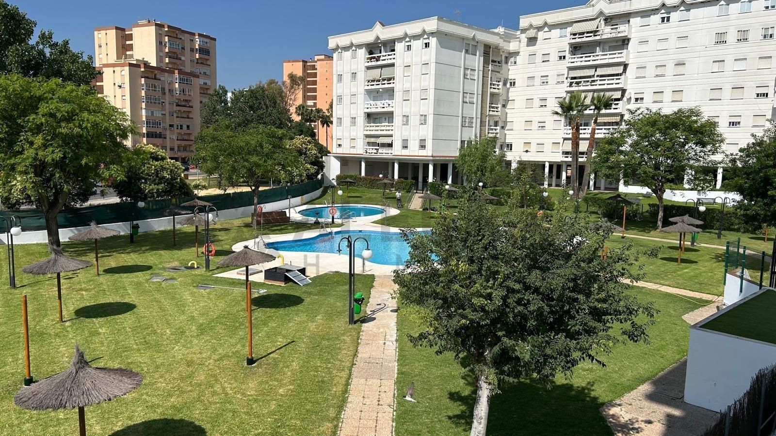 Vista exterior de Pis en venda en Jerez de la Frontera amb Aire condicionat, Calefacció i Jardí privat