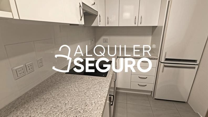 Cuina de Pis de lloguer en  Sevilla Capital amb Aire condicionat i Moblat