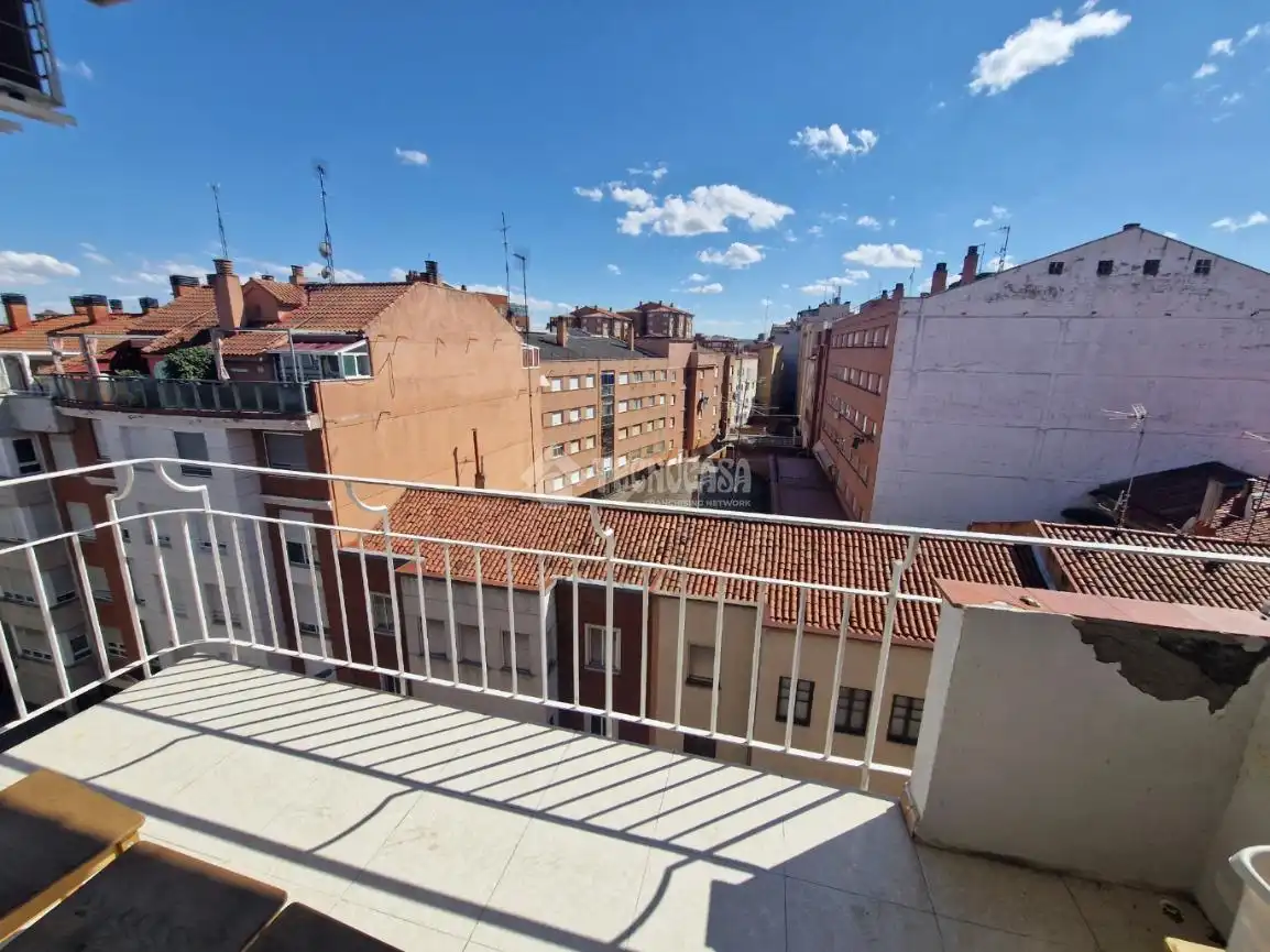 Vista exterior de Piso en venta en Palencia con Aire acondicionado, Calefacción y Parquet