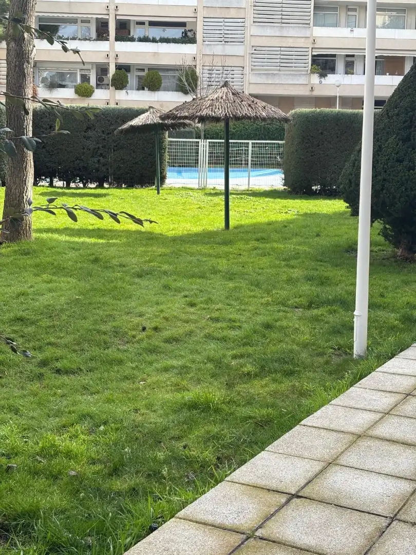 Jardín de Planta baja en venta en Pozuelo de Alarcón con Calefacción, Terraza y Horno