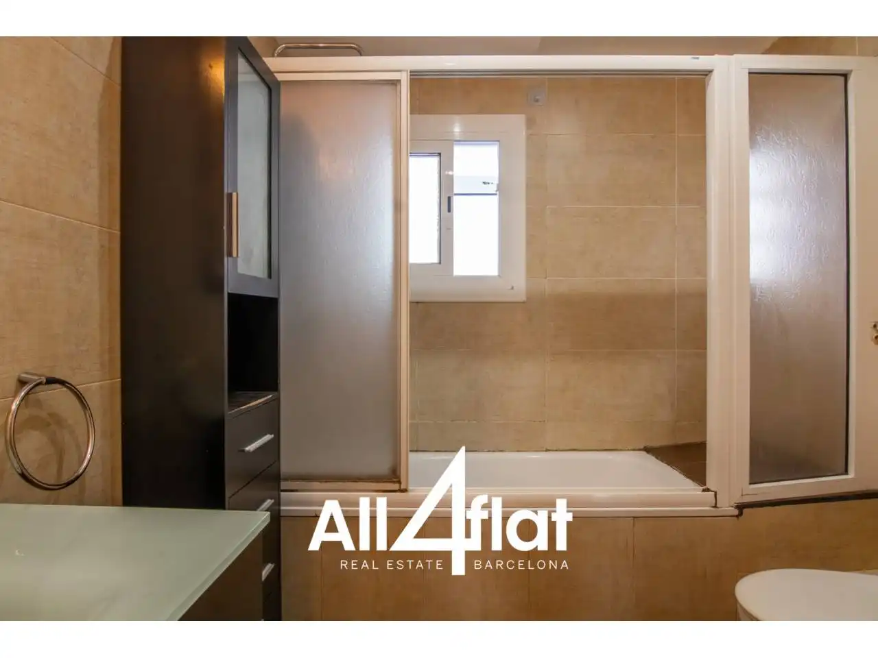 Bathroom of Flat for rent in Esplugues de Llobregat  with Air Conditioner, Heating and Parquet flooring