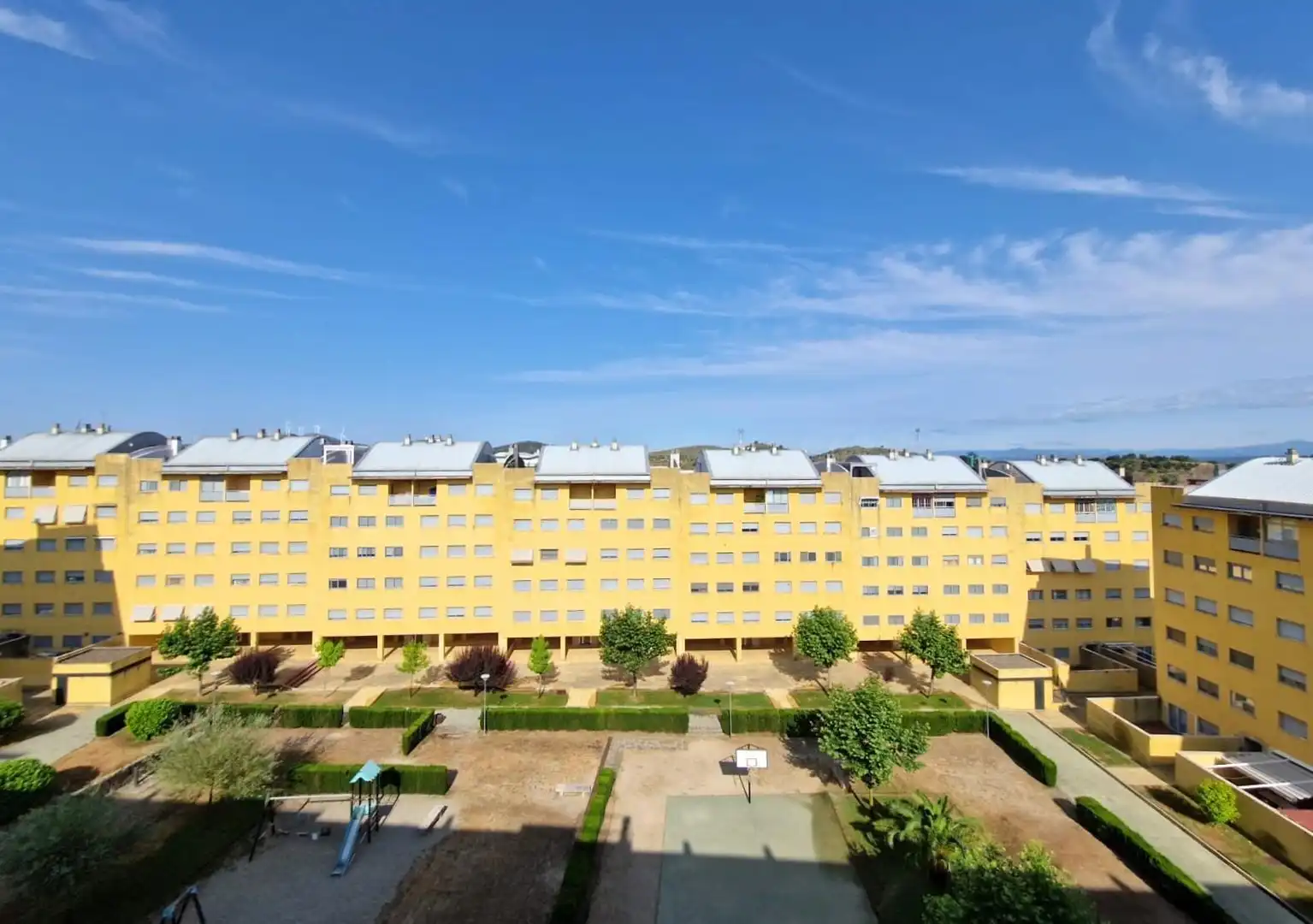 Vista exterior de Ático en venta en Plasencia con Aire acondicionado, Calefacción y Terraza