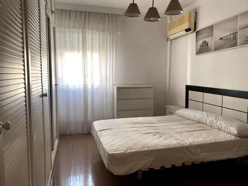 Habitación de Piso para compartir en Ronda con Amueblado