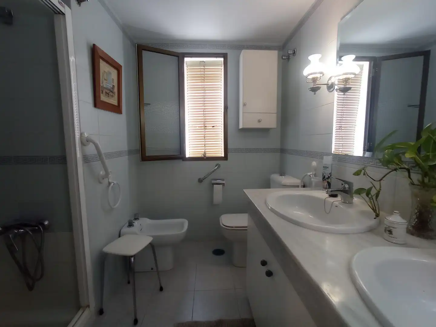 Badezimmer von Wohnung zur Miete in Fuengirola mit Klimaanlage, Terrasse und Möbliert