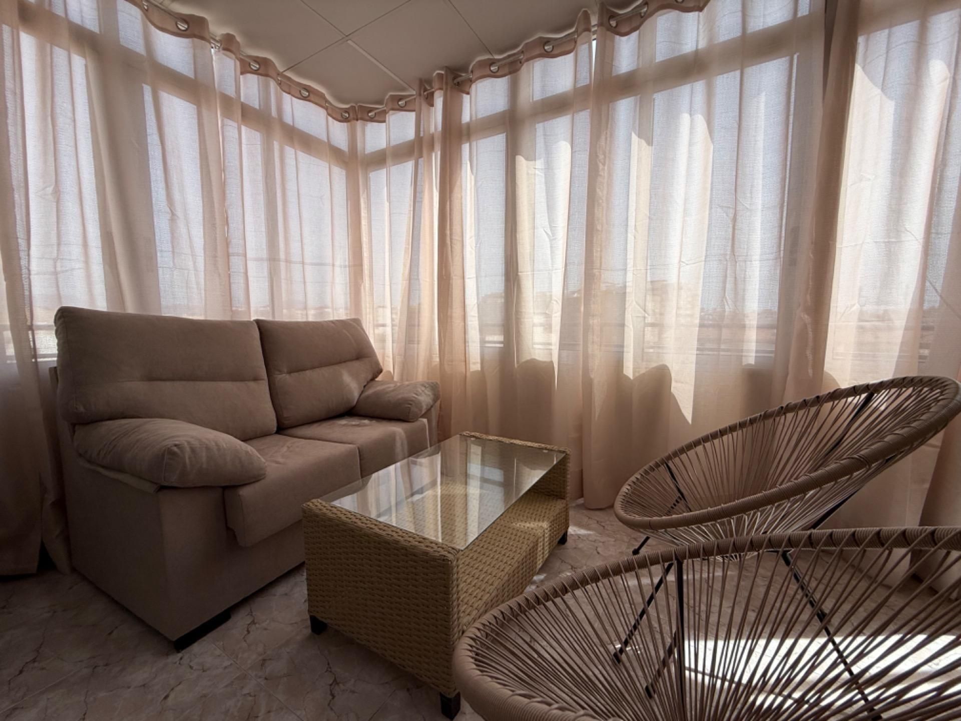 Sala de estar de Ático de alquiler en Alicante / Alacant con Aire acondicionado y Trastero