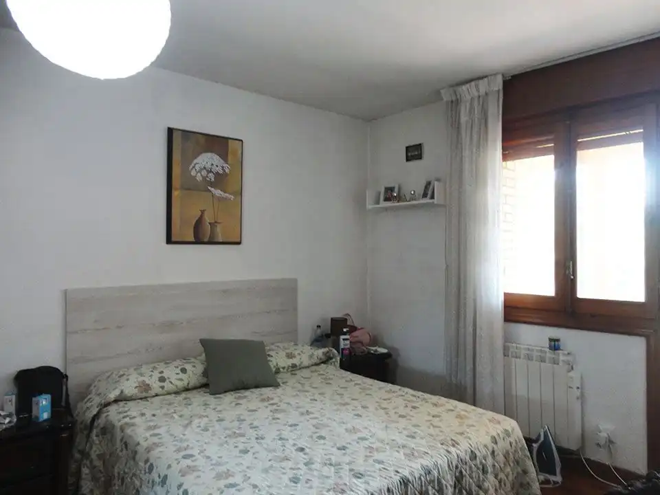 Dormitori de Casa o xalet en venda en Mambrillas de Lara amb Jardí privat