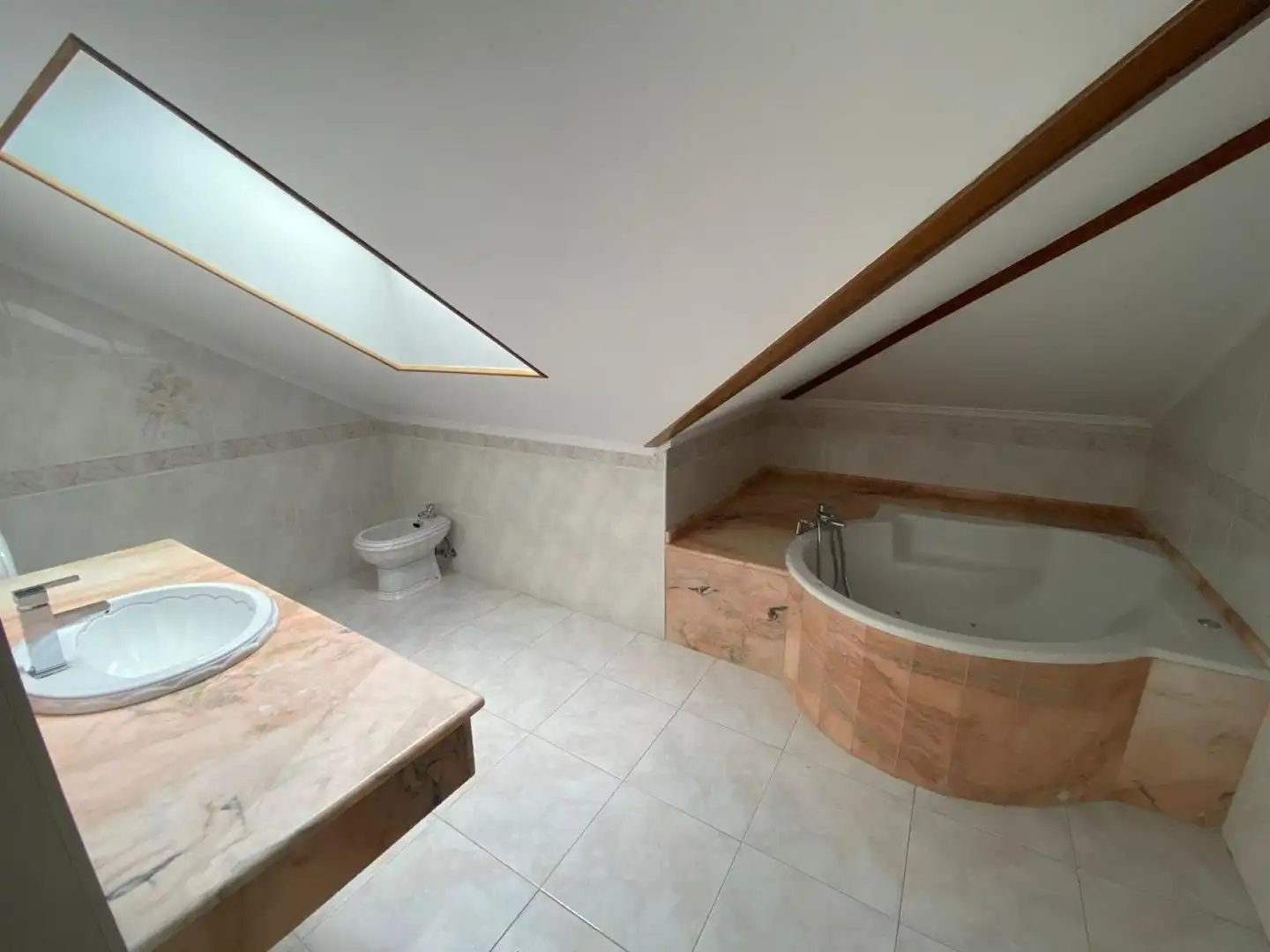 Baño de Edificio en venta en Santa Cruz de Bezana