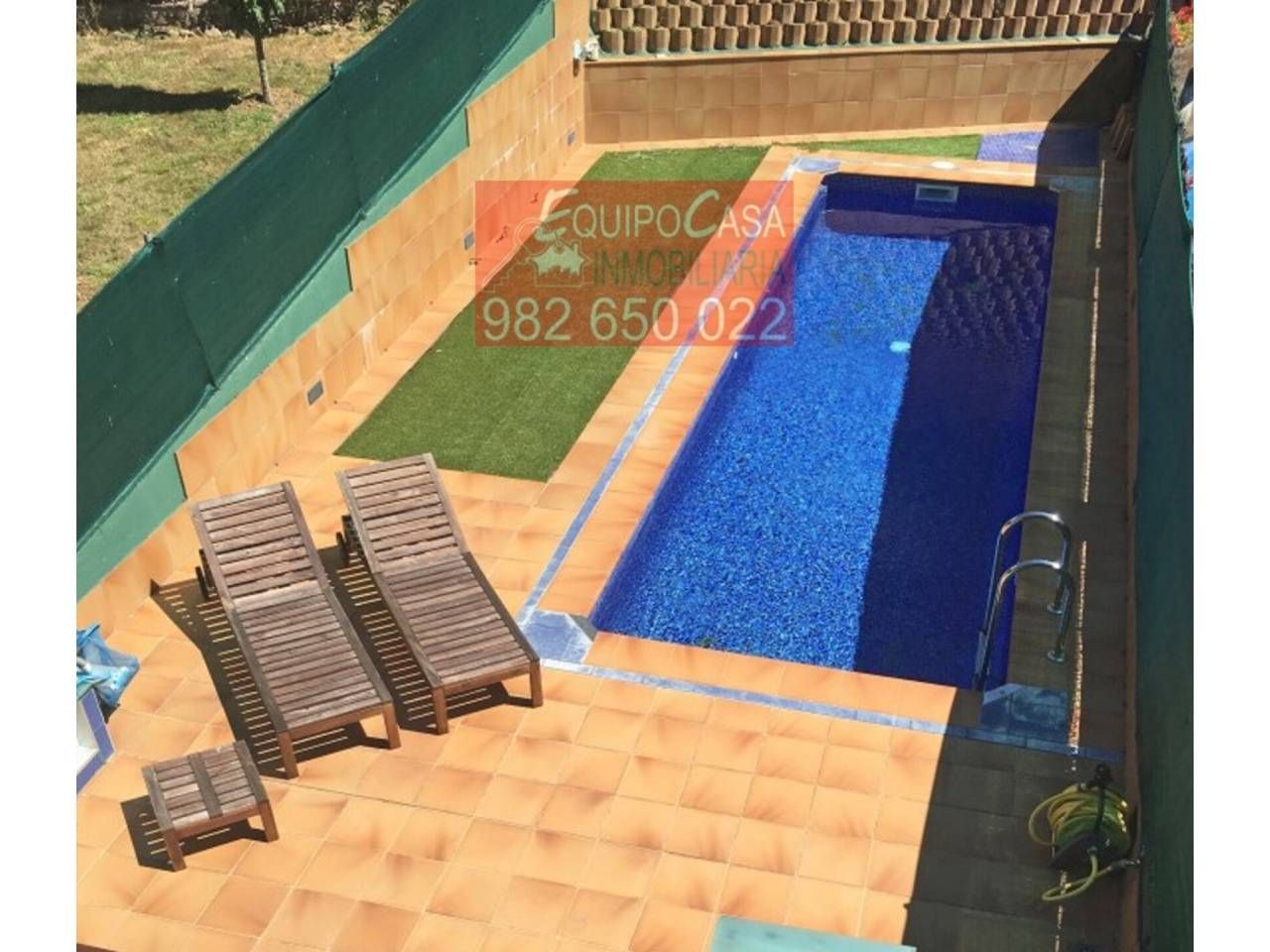 Piscina de Casa adosada en venda en Lugo Capital amb Jardí privat, Parquet i Terrassa