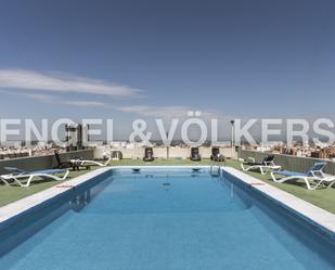 Piscina de Apartament de lloguer en  Madrid Capital amb Aire condicionat, Calefacció i Terrassa