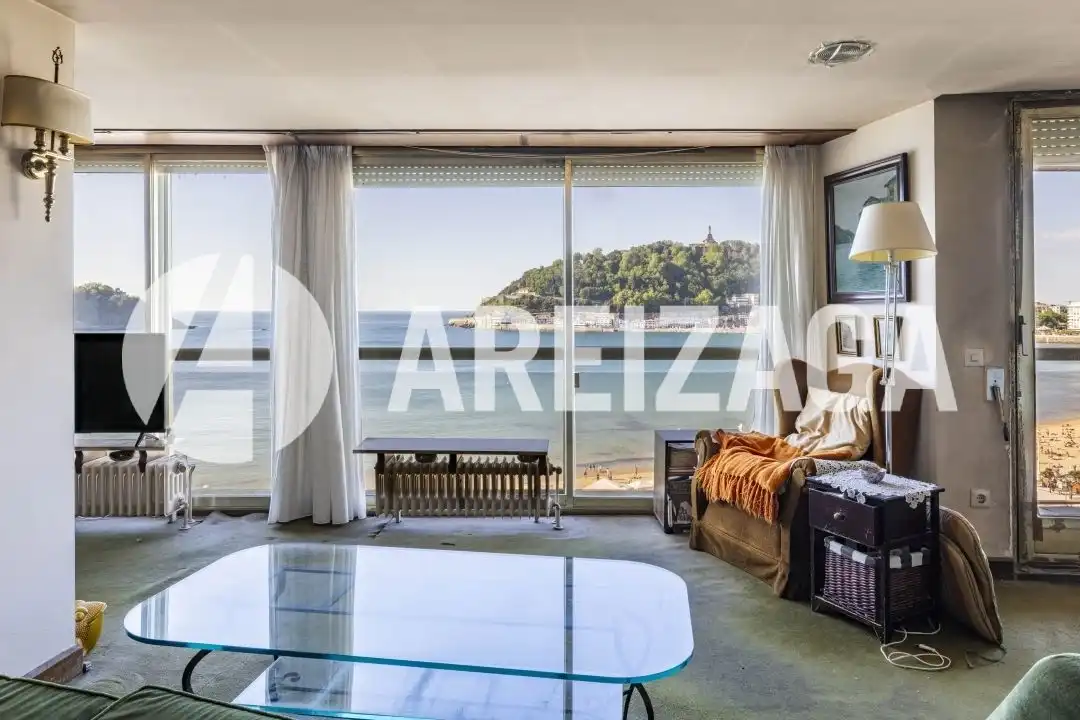 Habitación de Piso en venta en Donostia - San Sebastián  con Calefacción, Terraza y Balcón