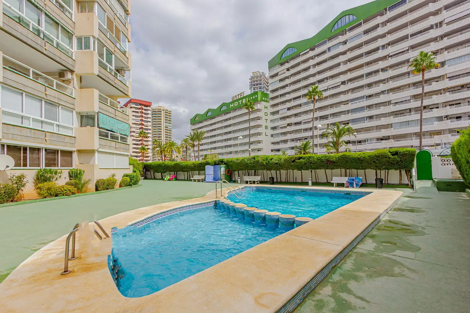 Piscina de Apartamento de alquiler en Calpe / Calp
