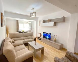 Living room of Flat to rent in  Granada Capital  with Air Conditioner, Heating and Parquet flooring