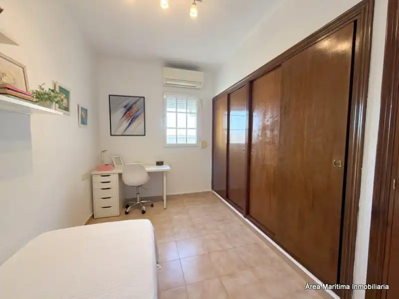 Schlafzimmer von Dachboden zur Miete in Valencia mit Klimaanlage, Heizung und Terrasse