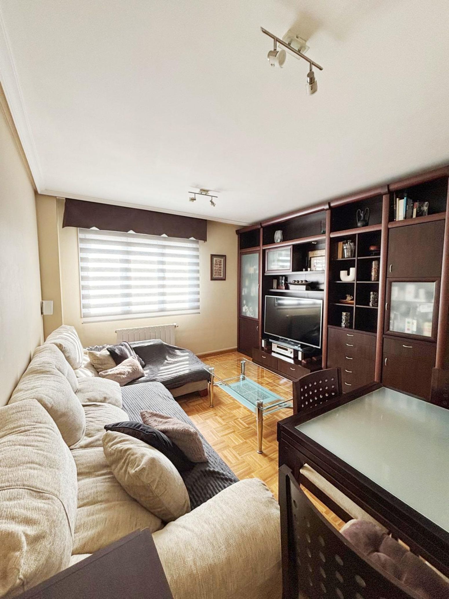 Sala d'estar de Pis en venda en Avilés amb Calefacció i Parquet