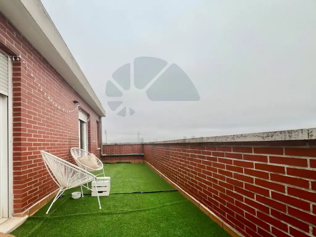 Terrasse von Dachboden zum Verkauf in Lardero mit Klimaanlage, Terrasse und Möbliert
