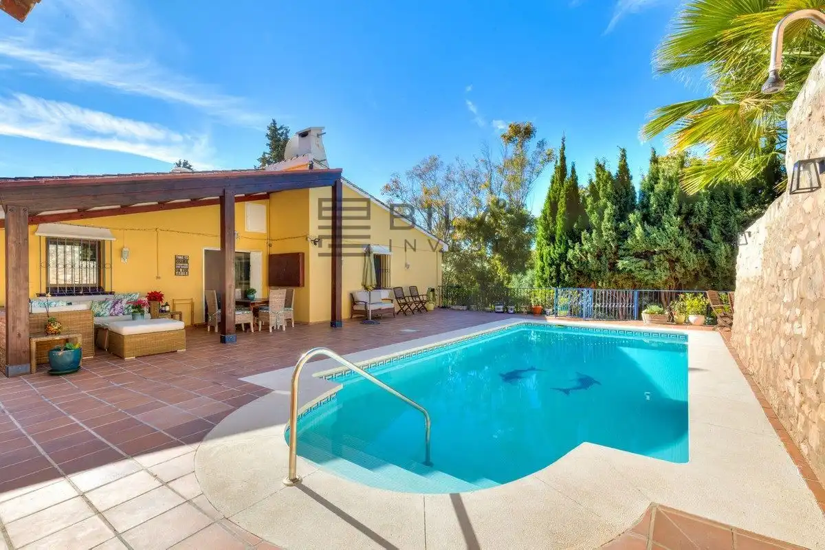 Chalet con piscina en venta en Los Eucaliptos, imagen 2