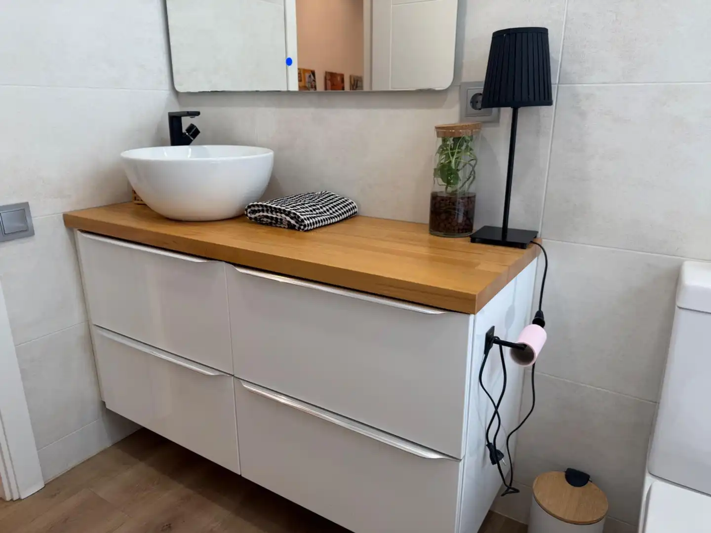 Badezimmer von Dachboden zum Verkauf in Mataró mit Klimaanlage, Heizung und Parkett