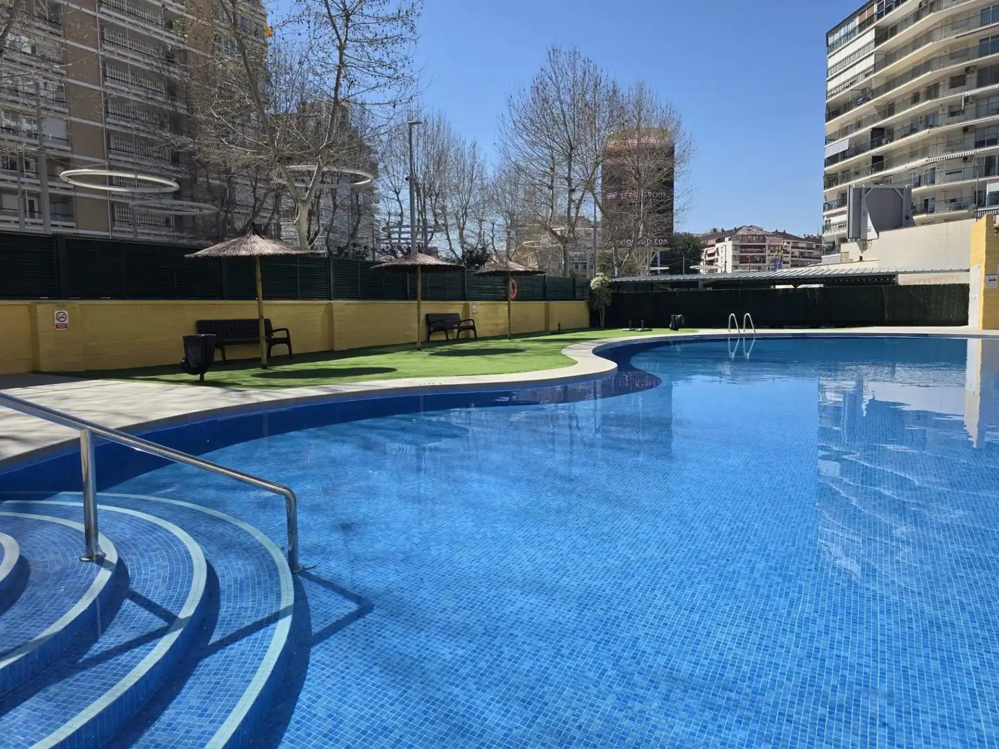 Piscina de Piso en venta en Benidorm con Calefacción, Amueblado y Piscina comunitaria