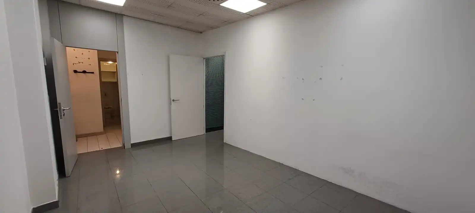 Gewerbefläche zum Verkauf in C/ Joan Fuster, imagen 4