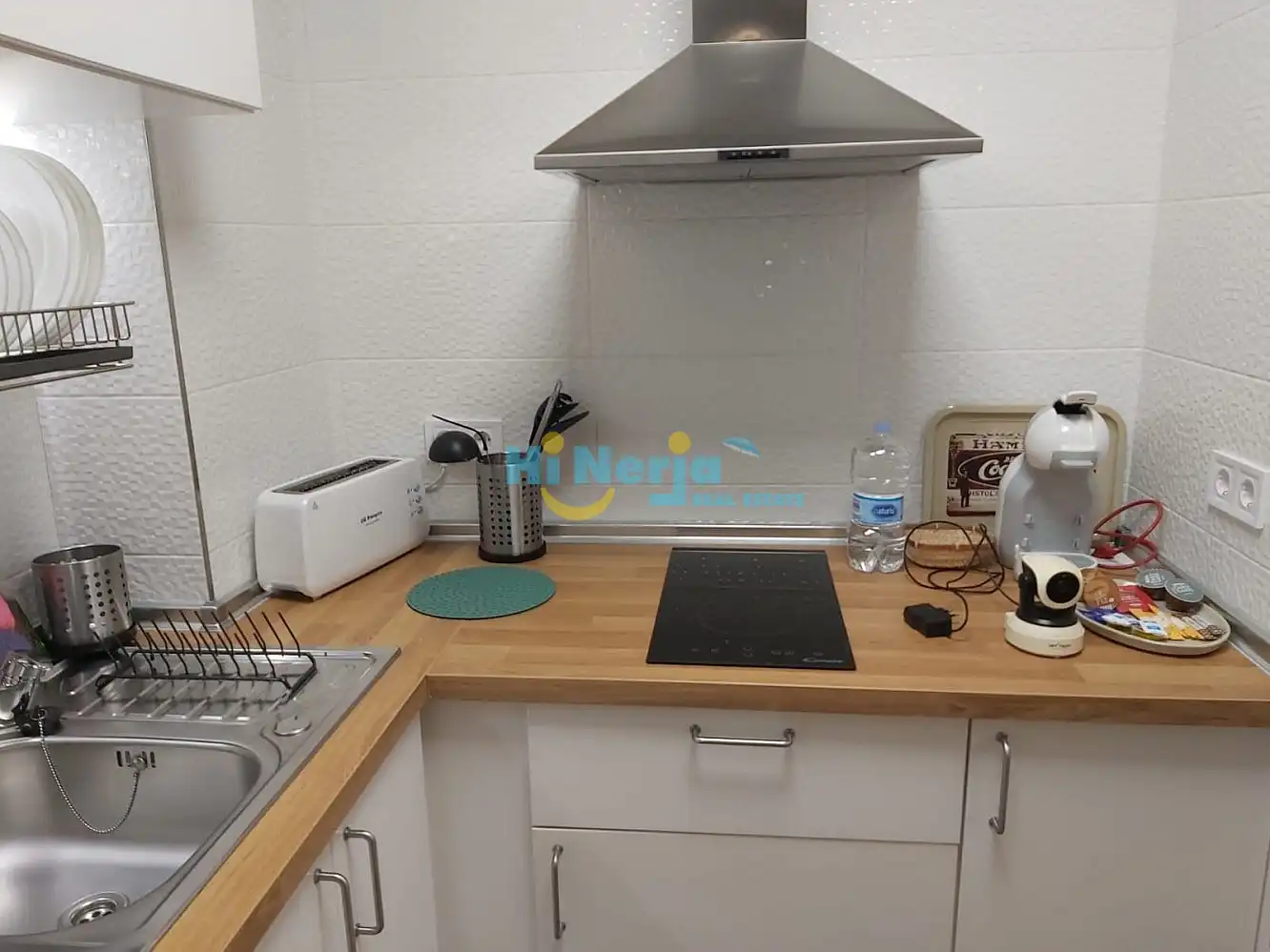 Cuina de Apartament de lloguer en Nerja amb Aire condicionat, Calefacció i Moblat