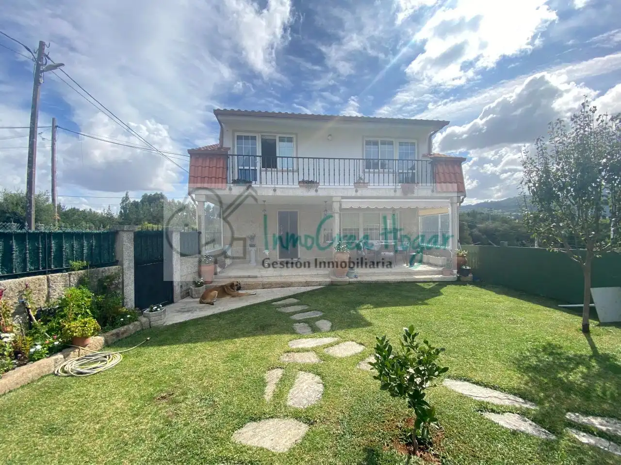 Vista exterior de Casa o xalet en venda en Vigo  amb Calefacció, Jardí privat i Terrassa