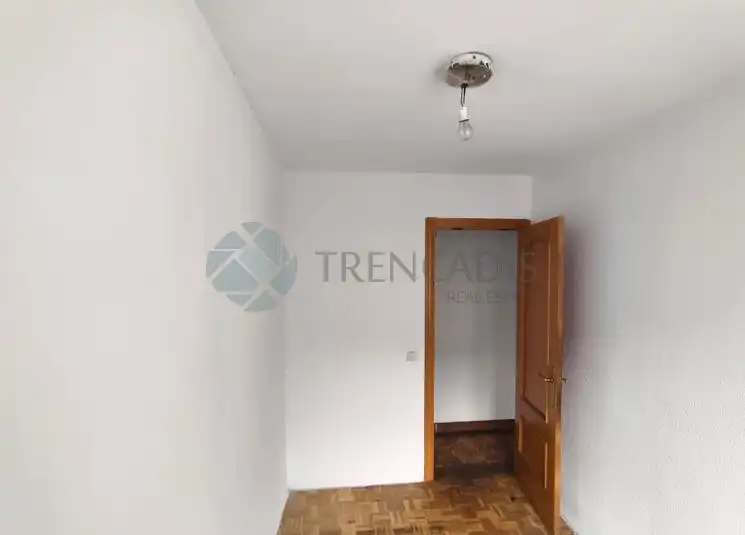 Piso de 3 dormitorios con terraza !  Bien ubicado !Vivienda de 71 m la venta en el barrio de San Fermín, Madrid.La vivienda está d, imatge 5