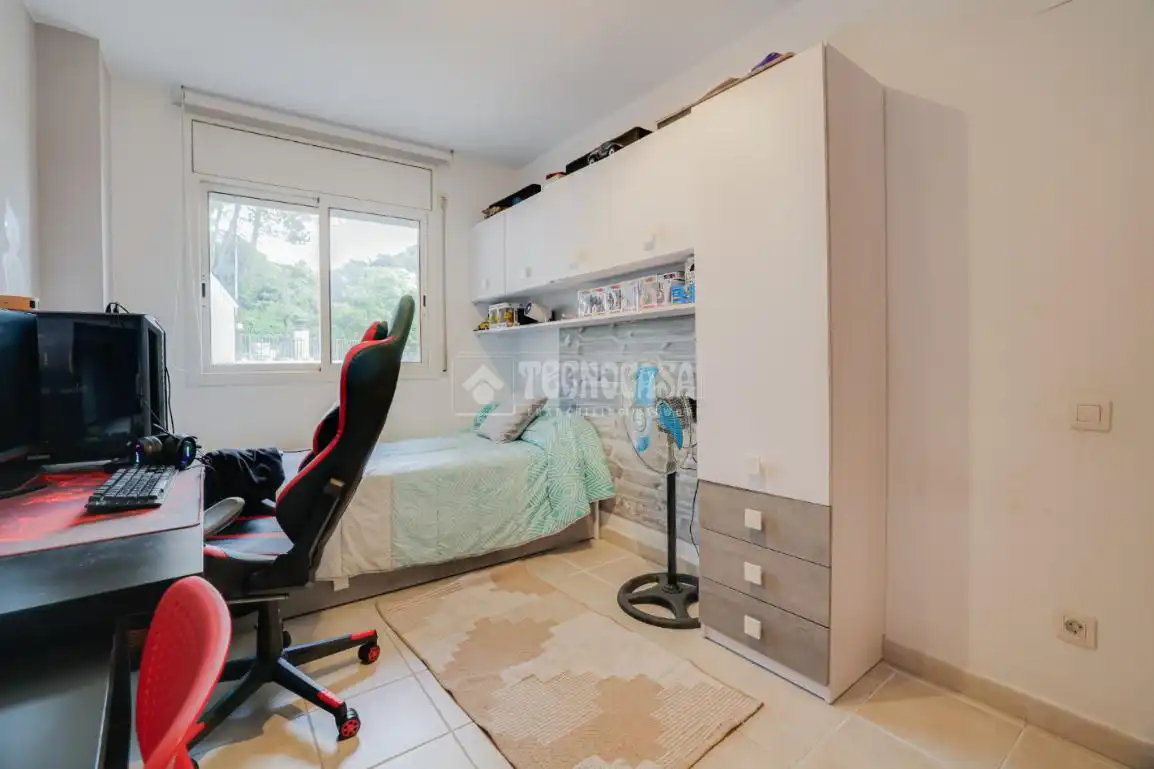 Schlafzimmer von Einfamilien-Reihenhaus zum Verkauf in Terrassa mit Klimaanlage, Heizung und Terrasse