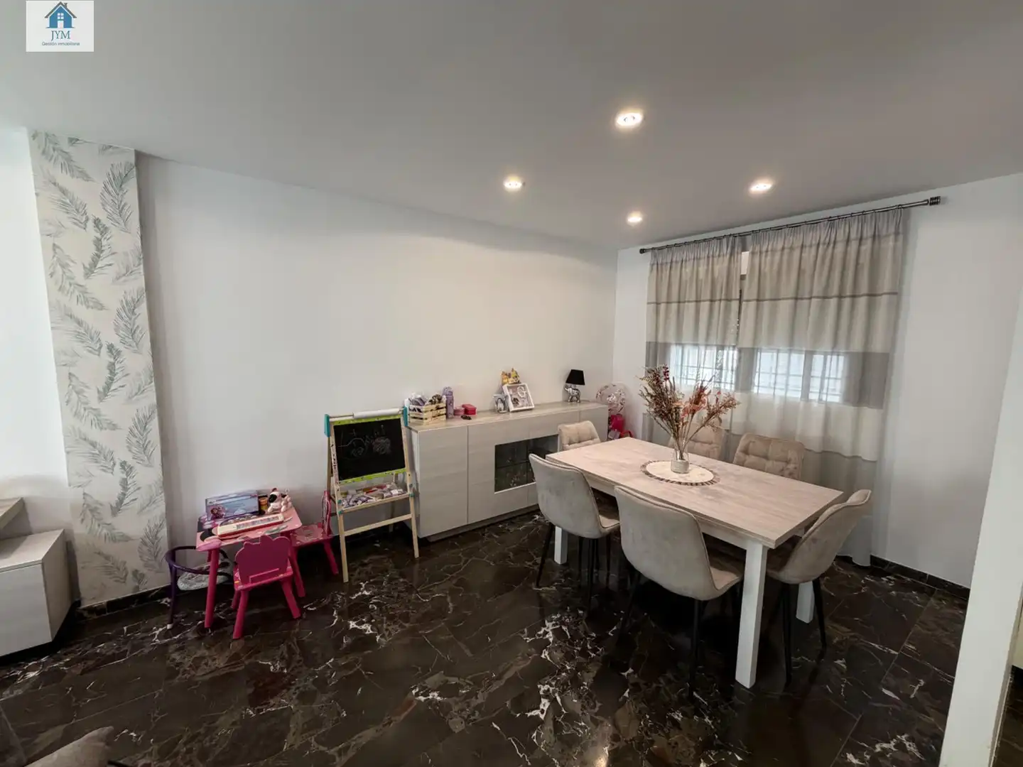Comedor de Casa adosada en venta en La Zubia con Jardín privado y Balcón