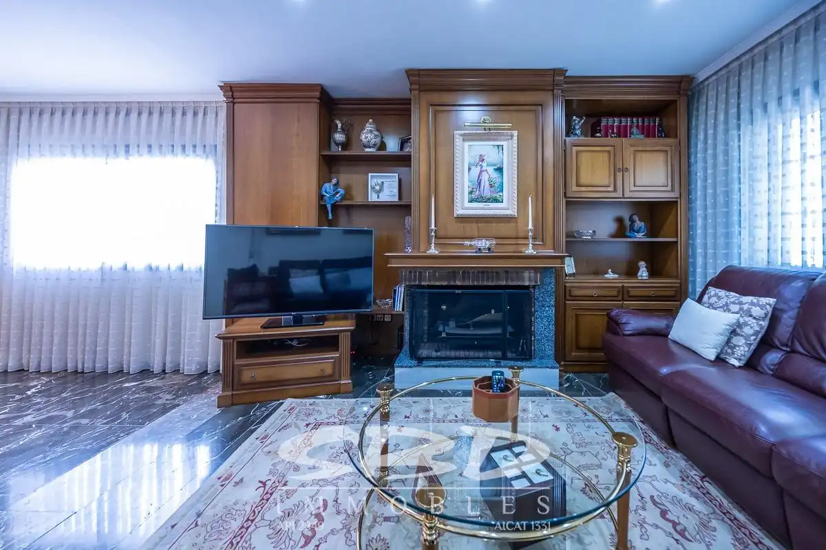 Sala d'estar de Casa o xalet en venda en Barberà del Vallès amb Aire condicionat, Calefacció i Terrassa