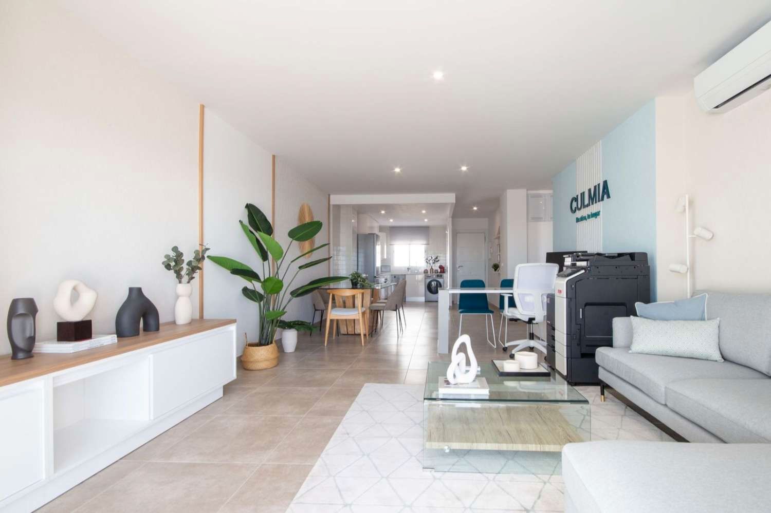 Sala de estar de Apartamento en venta en Istán con Aire acondicionado, Calefacción y Terraza