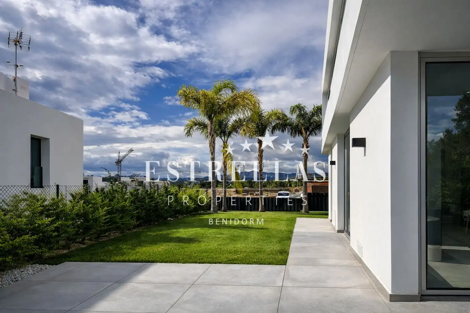 Chalet con piscina en venta en Golf Bahía, imagen 3