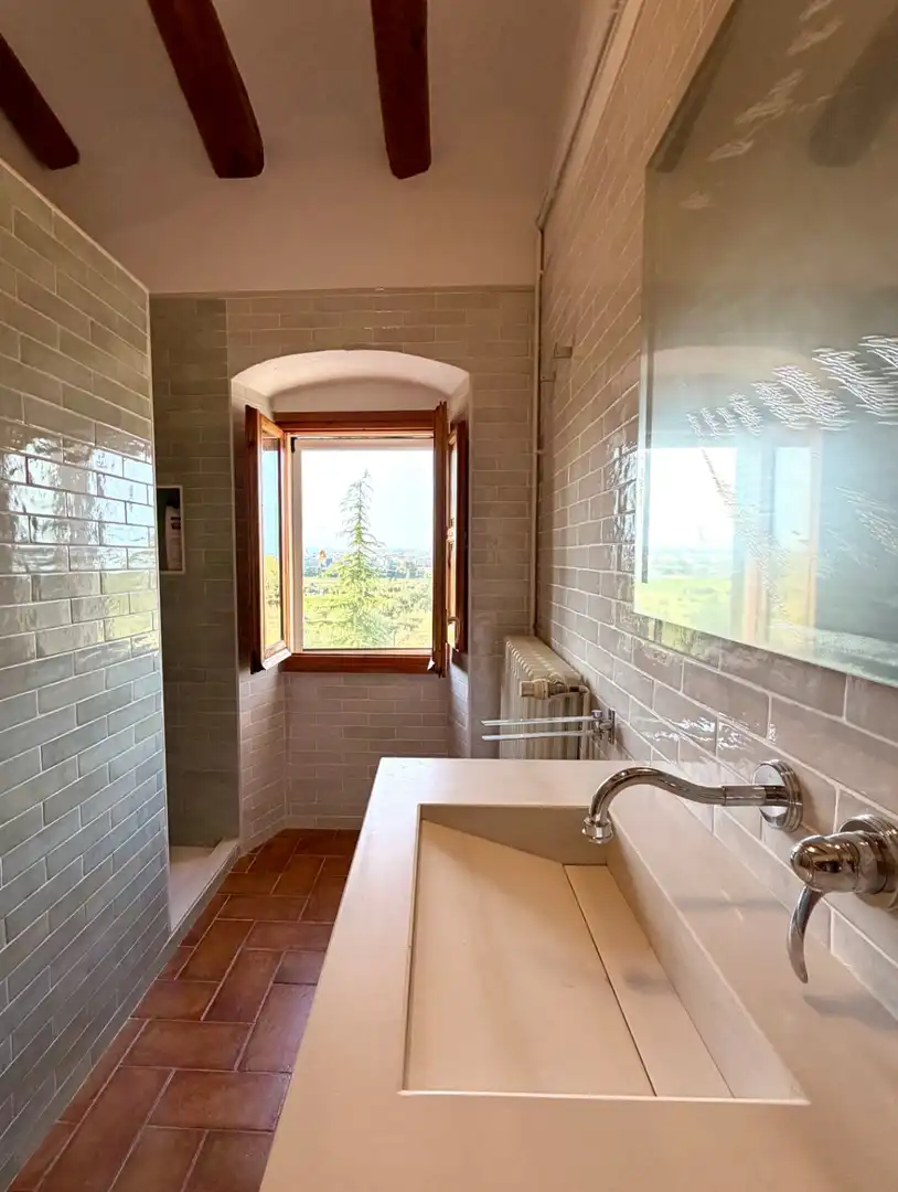 Bany de Finca rústica de lloguer en Canyelles amb Aire condicionat, Calefacció i Jardí privat