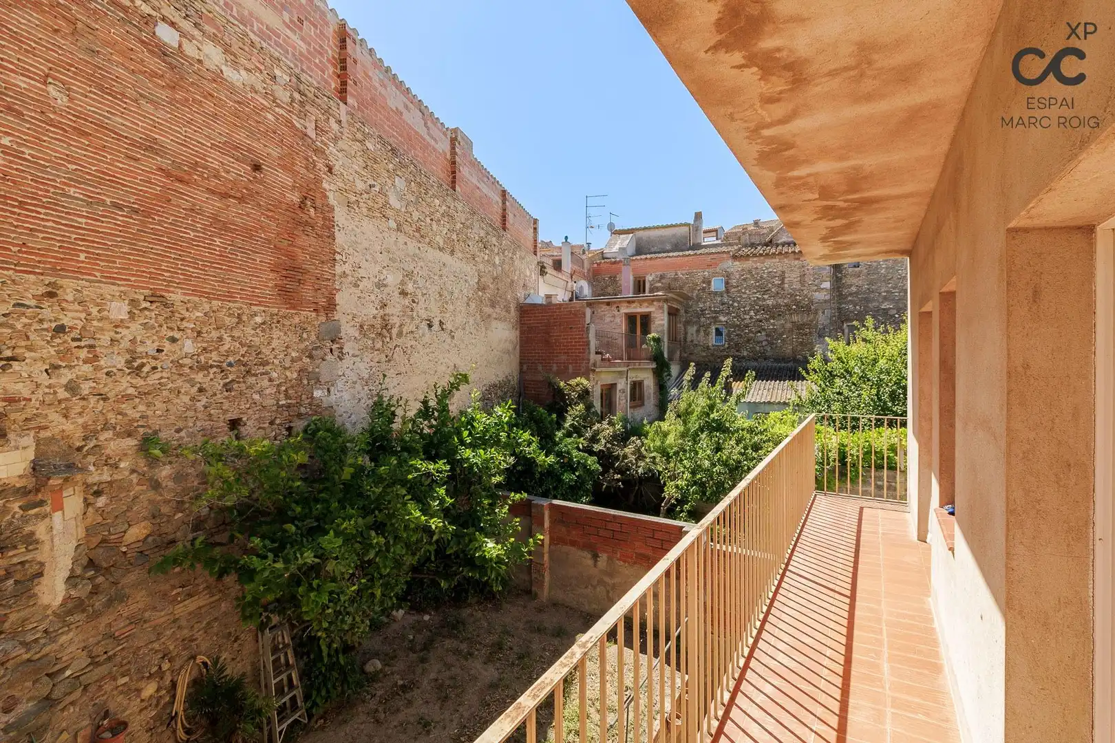 Terraza de Finca rústica en venta en Castelló d'Empúries con Aire acondicionado, Calefacción y Jardín privado