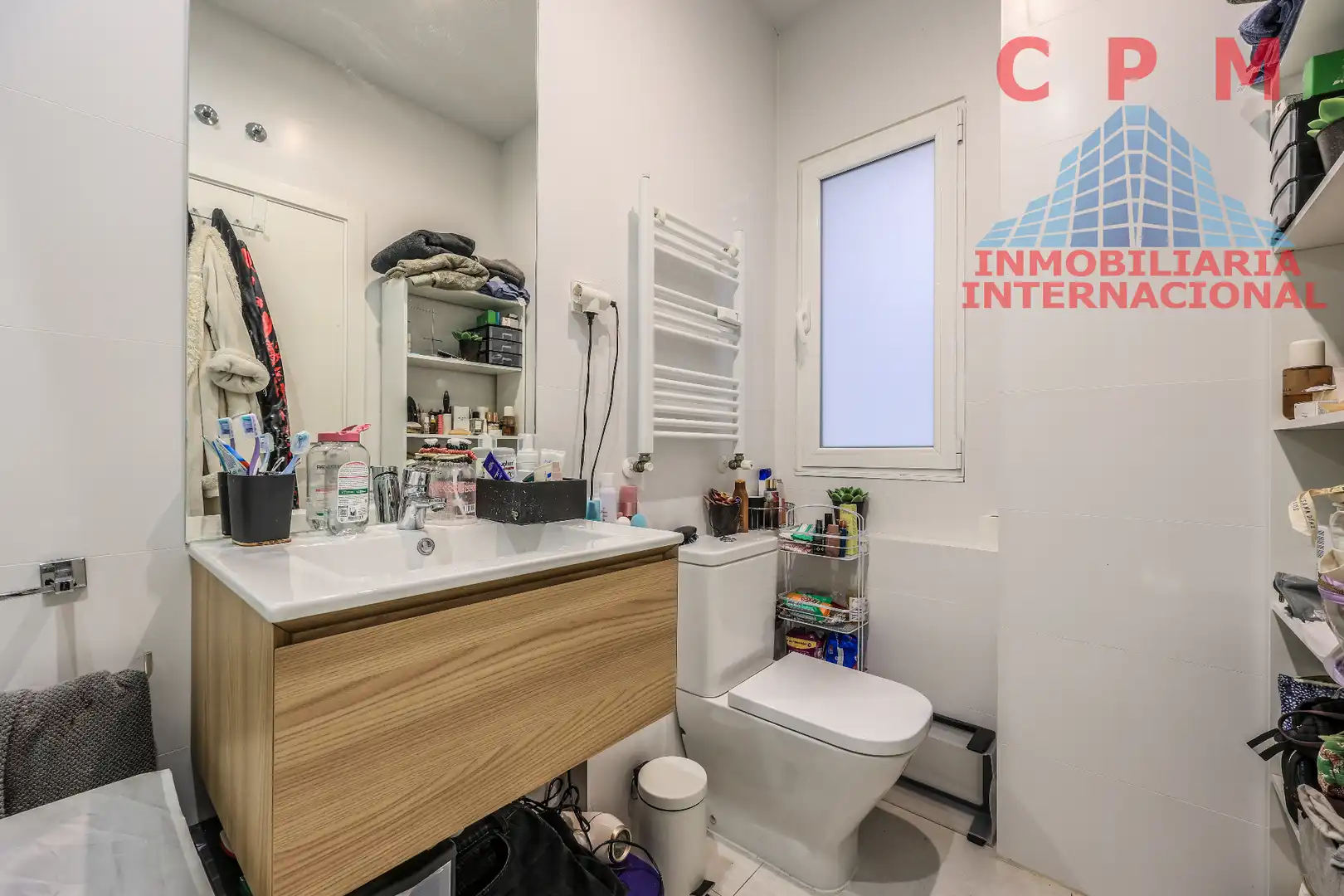 Bathroom of Flat for rent in Madrid  with Air Conditioner, Heating and Parquet flooring