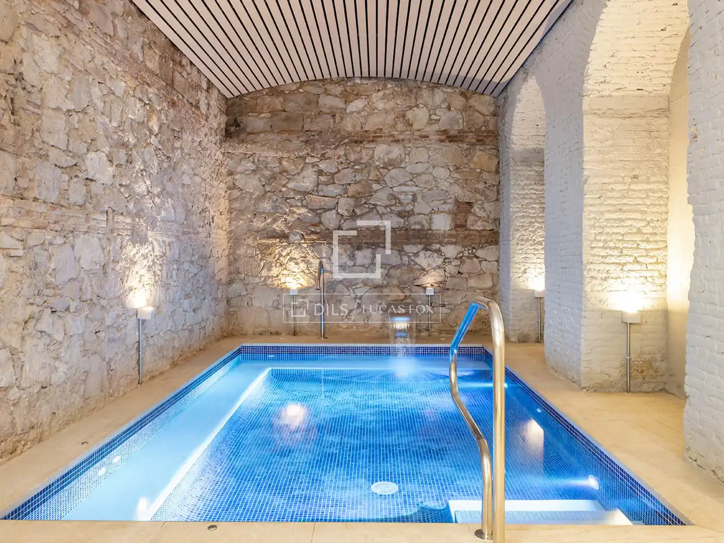 Swimming pool of Flat for rent in Barcelona  with Air Conditioner, Heating and Parquet flooring