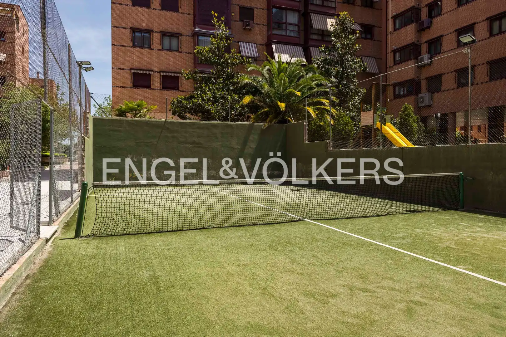 Terrassa de Pis de lloguer en Madrid amb Aire condicionat, Calefacció i Jardí privat