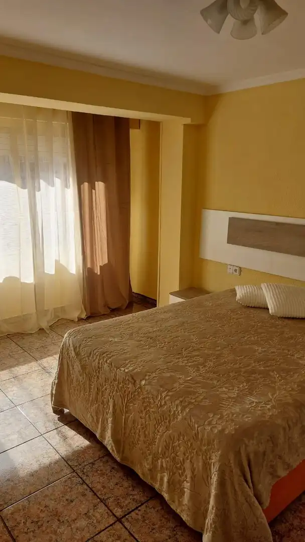 Dormitori de Apartament de lloguer en Alicante / Alacant amb Aire condicionat, Calefacció i Moblat