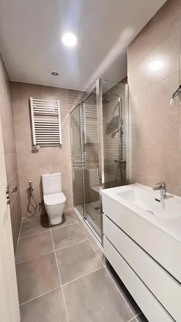 Badezimmer von Wohnung zur Miete in Salamanca mit Heizung, Terrasse und Balkon