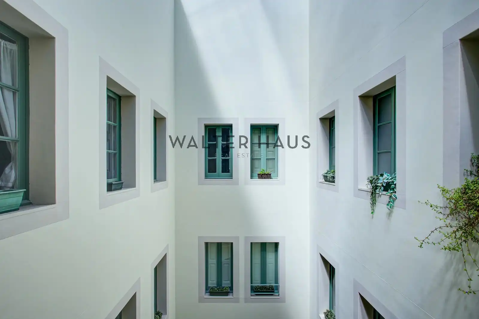 Vista exterior de Piso en venta en Barcelona con Balcón