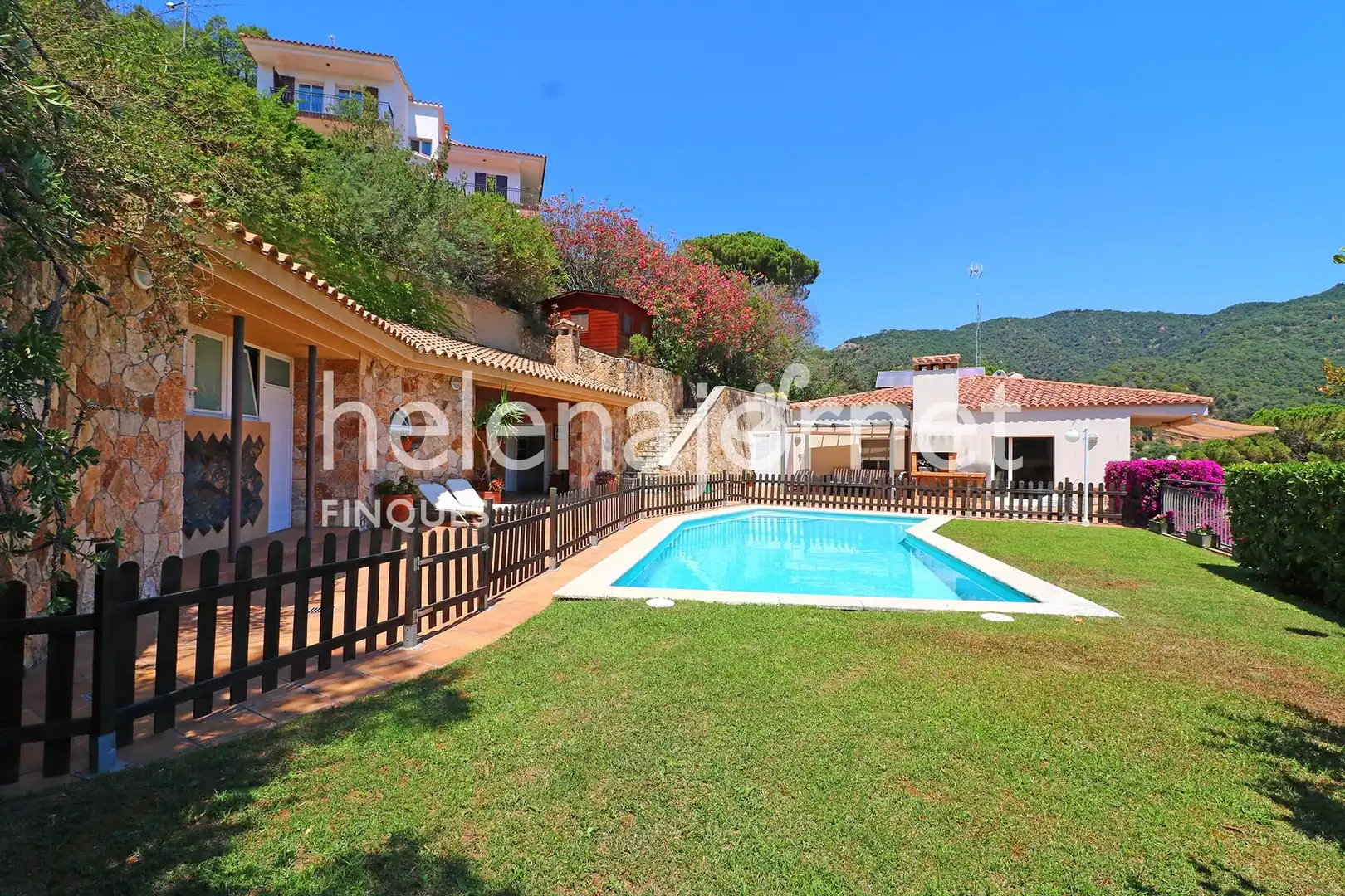 Vista exterior de Casa o chalet en venta en Llagostera con Calefacción y Piscina