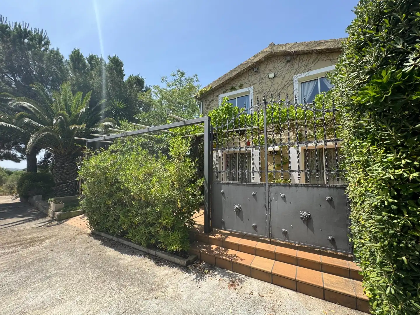 Vista exterior de Finca rústica en venda en Banyeres del Penedès amb Calefacció, Jardí privat i Terrassa