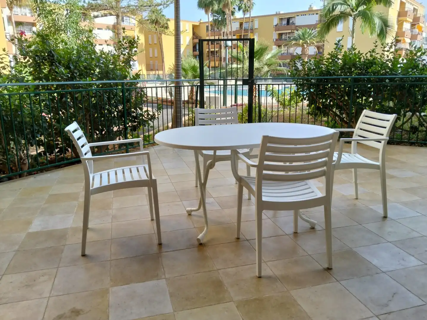 Terrasse von Erdgeschoss zur Miete in Arona mit Terrasse, Möbliert und Ofen
