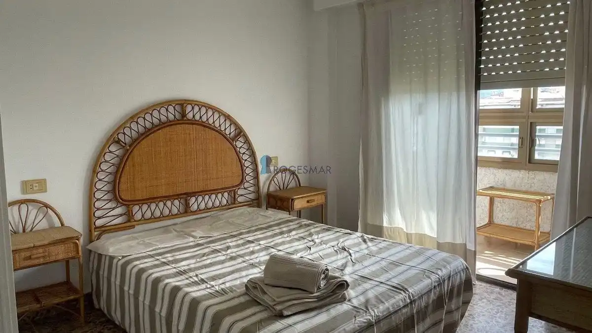 Habitación de Apartamento de alquiler en Benicasim / Benicàssim con Amueblado y Piscina comunitaria