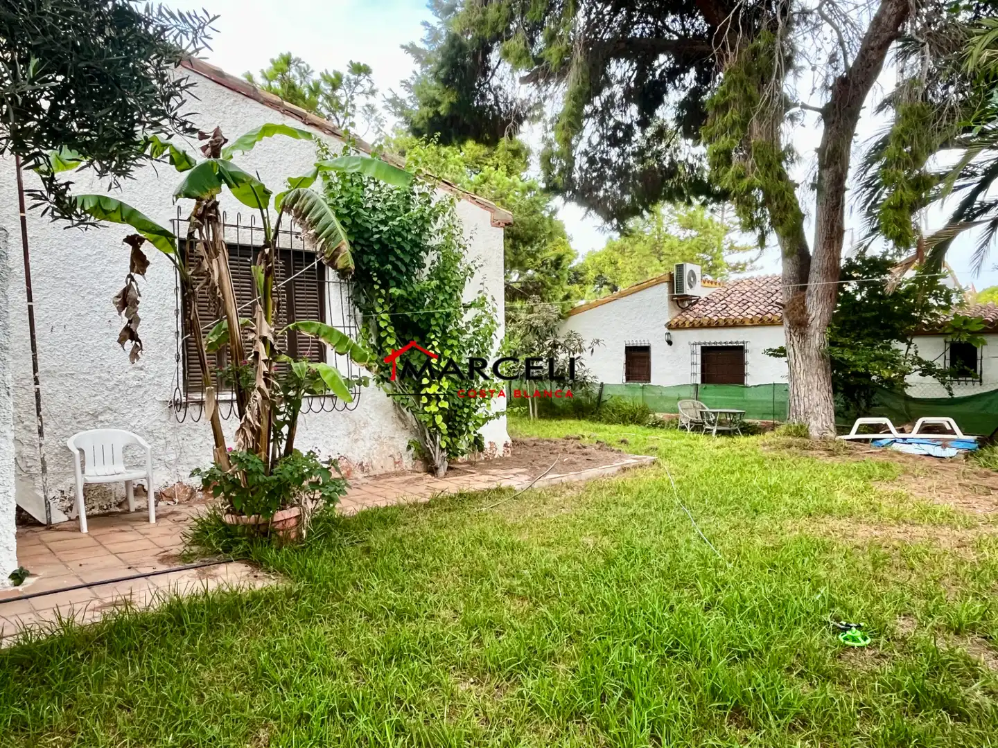 Vista exterior de Casa o xalet en venda en Orihuela amb Jardí privat, Terrassa i Moblat