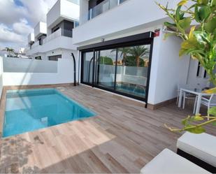 Piscina de Casa o xalet en venda en San Pedro del Pinatar amb Aire condicionat, Terrassa i Piscina