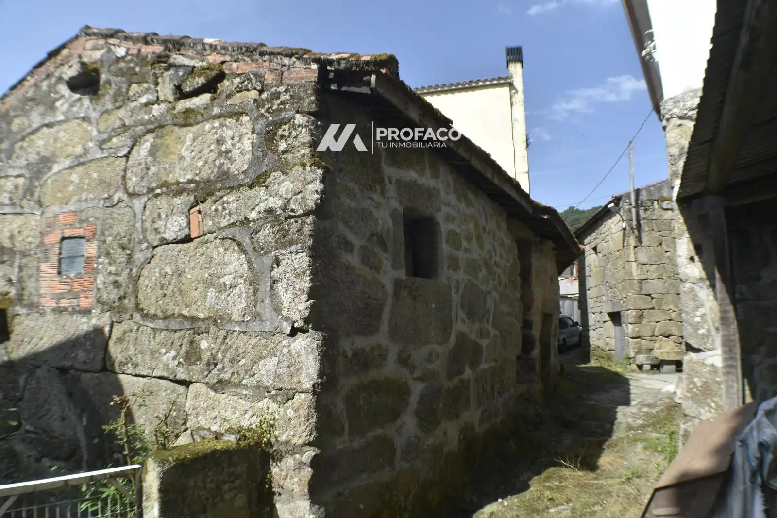 Vista exterior de Casa adosada en venda en Punxín