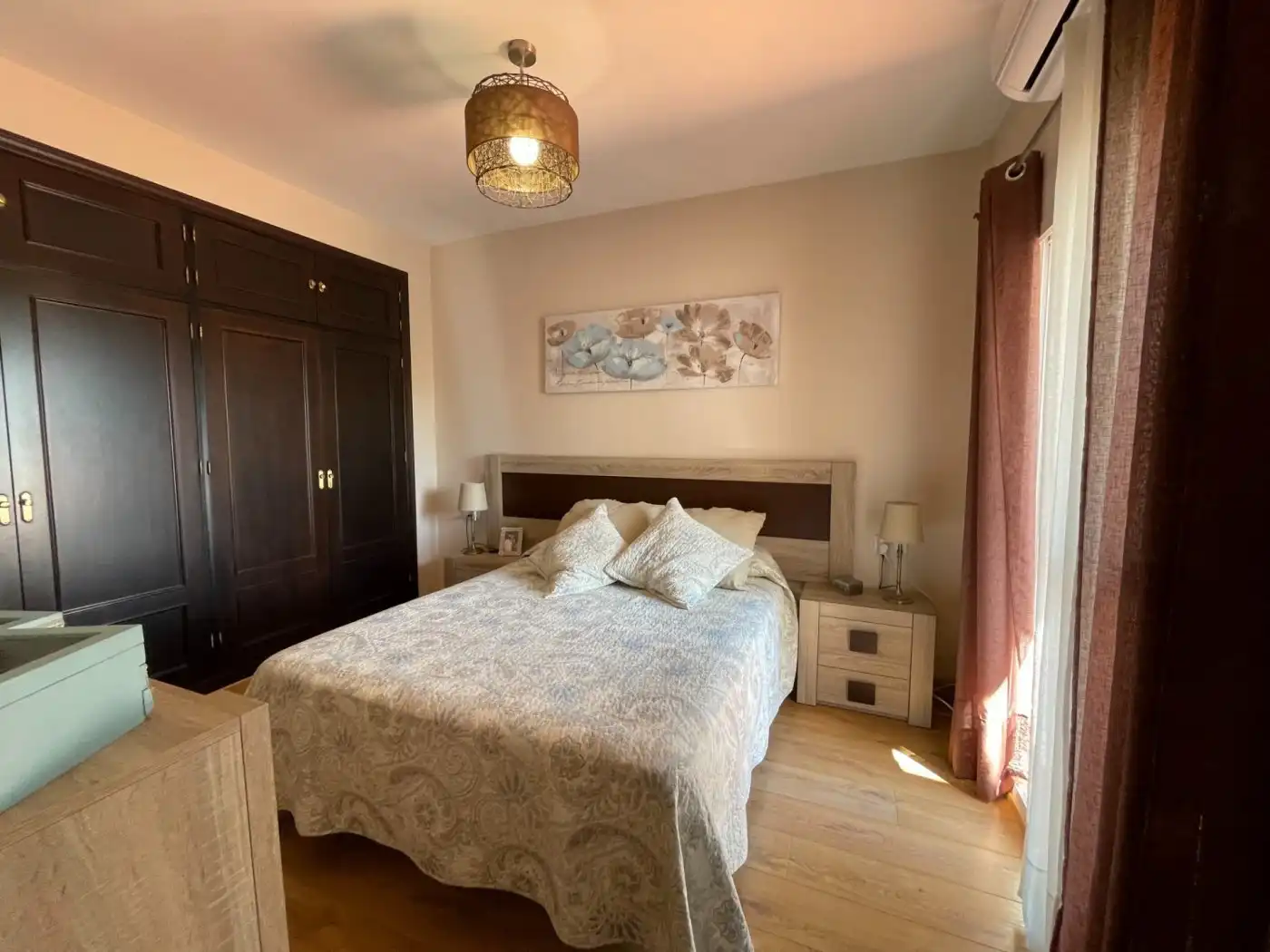 Dormitori de Casa adosada en venda en Sanlúcar de Barrameda amb Aire condicionat