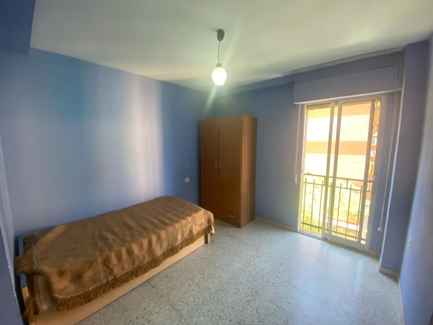 Habitación de Piso en venta en Granada con Amueblado